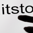 Shitstorms: Die Krankheit des Social Media Zeitalters Seit einigen Wochen schon macht das Wort Shitstorm in den deutschen Medien wieder die Runde. Seit sich eine Facebook-Userin in einem Post über den aus ihrer Sicht mangelhaften Kundenservice bei Vodafone ausließ, arbeitet die Presseabteilung des Unternehmens auf...